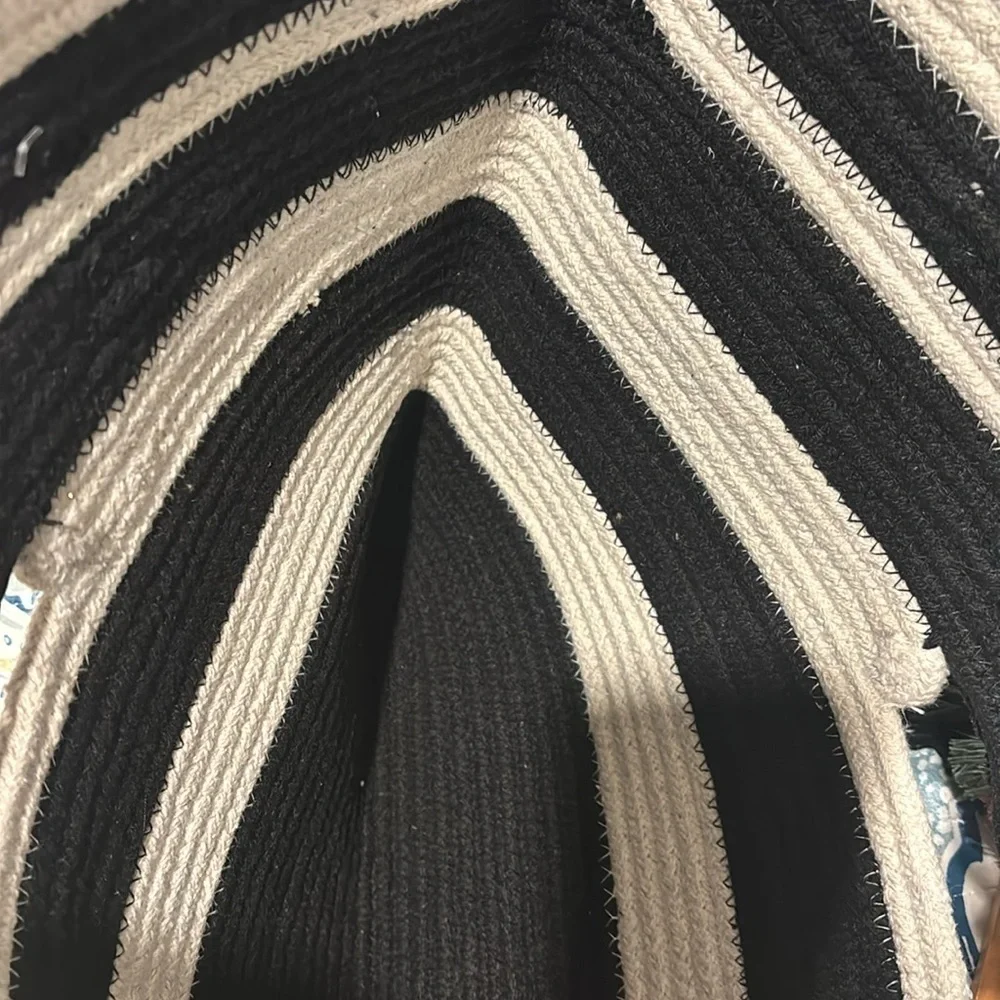 Stella & Dot Woven Tassel Beach Taj Tote Bag – Black & White – New Without Tags